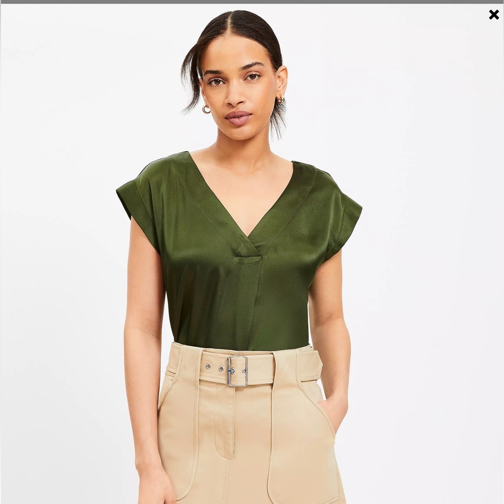 NWT Loft Satin Cap Sleeve V-Neck Top Size Large